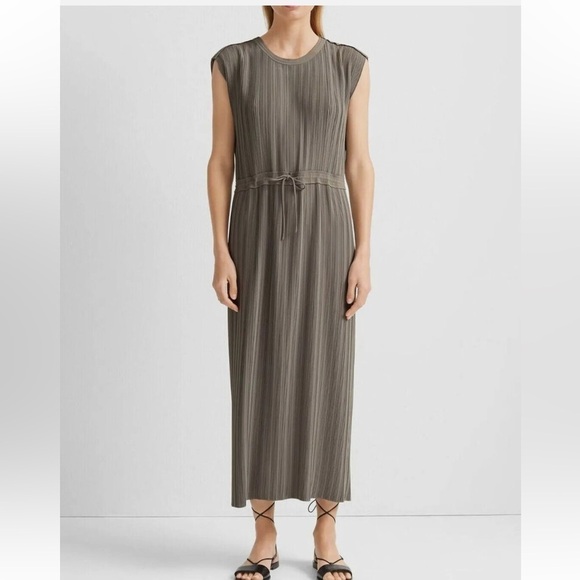 Club Monaco Dresses & Skirts - Club Monaco woven pleated midi dress in green - size 4